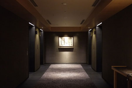 5階エレベータホール