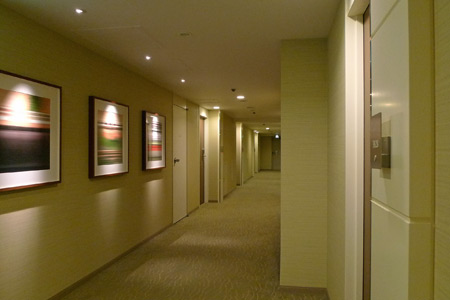 プラザプレミアの客室階廊下