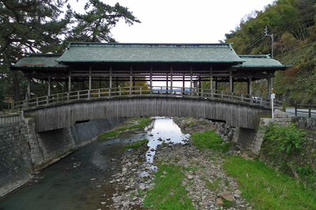 屋根のある橋